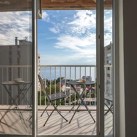 Seaview Vigo - Happy