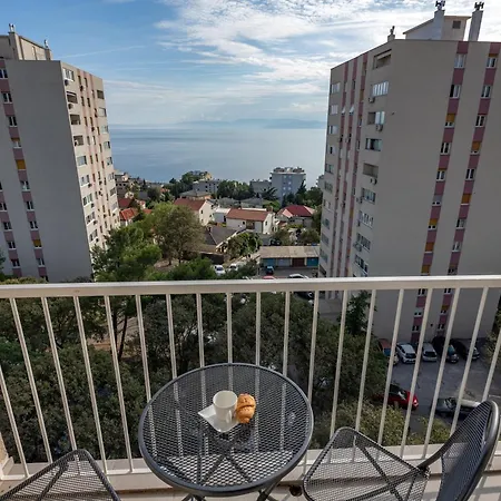 Seaview Vigo - Happy